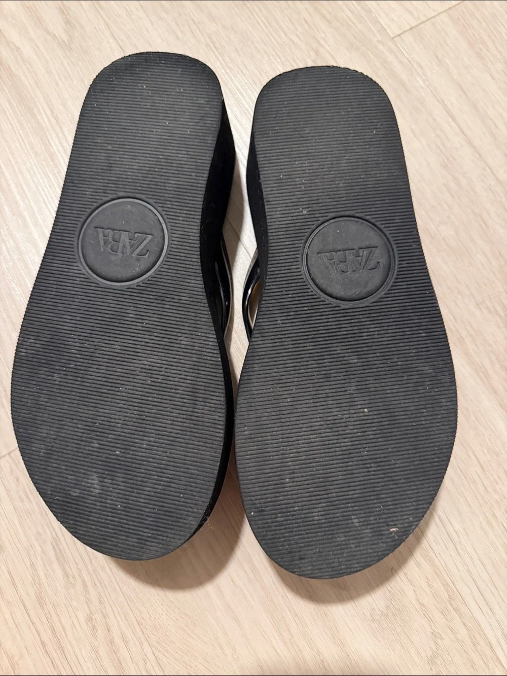 ZARA Black Platform Flip-Flop Sandals with Glossy Straps